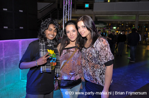 090220_002_connected_partymania