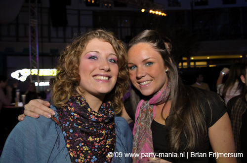 090220_015_connected_partymania