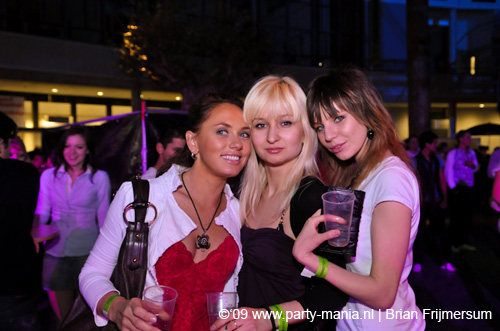 090220_017_connected_partymania