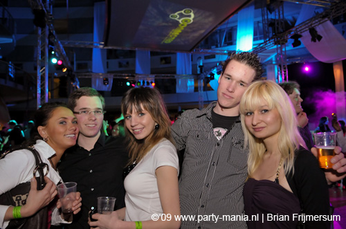 090220_018_connected_partymania