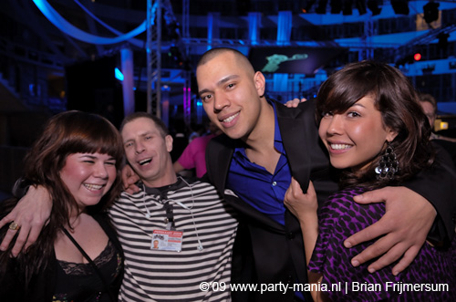 090220_059_connected_partymania