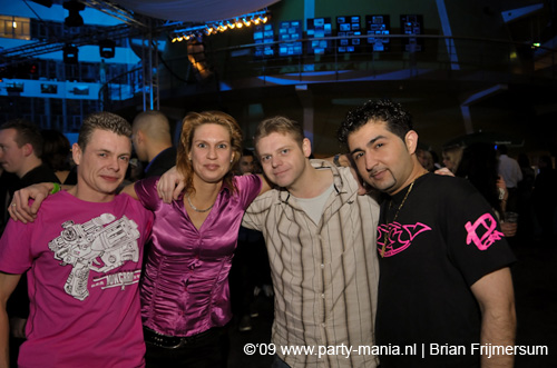 090220_061_connected_partymania