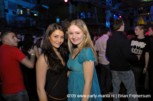 090220_070_connected_partymania