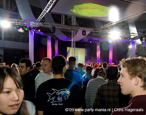 090220_052_connected_partymania