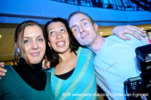 090220_001_connected_partymania