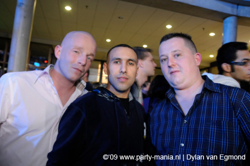 090220_022_connected_partymania