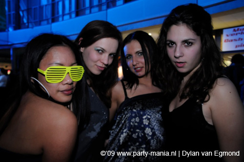 090220_062_connected_partymania