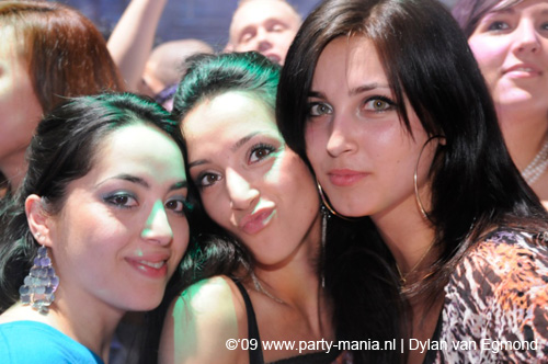 090220_072_connected_partymania