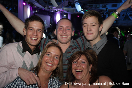 090220_022_connected_partymania