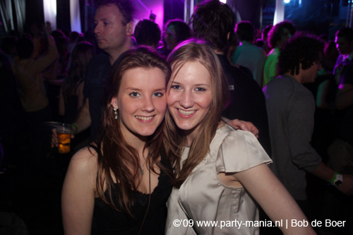 090220_025_connected_partymania