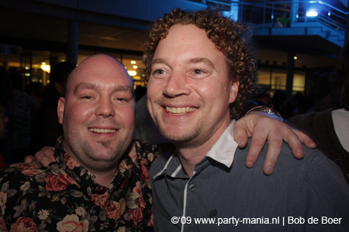 090220_044_connected_partymania