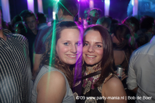 090220_053_connected_partymania