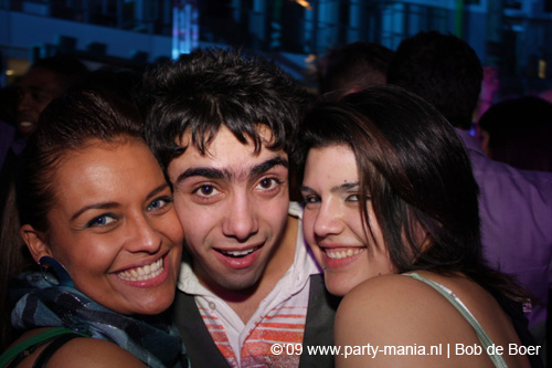 090220_063_connected_partymania