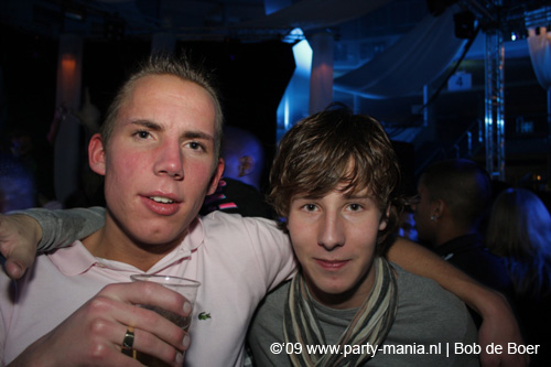 090220_068_connected_partymania