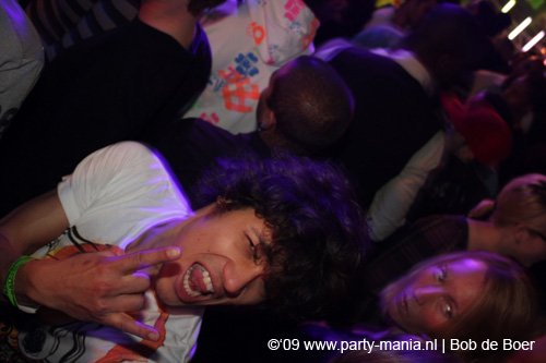090220_071_connected_partymania