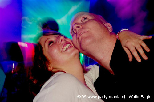 090220_053_connected_partymania