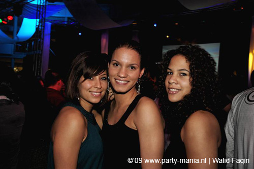 090220_068_connected_partymania