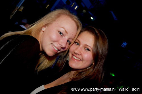 090220_086_connected_partymania