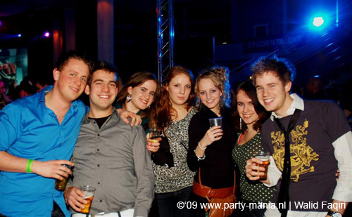 090220_089_connected_partymania