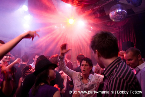 090411_008_madhouse_partymania