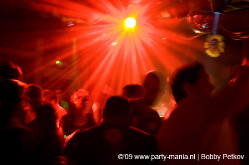 090411_032_madhouse_partymania