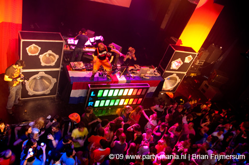 090429_032_90s_now_paard_partymania