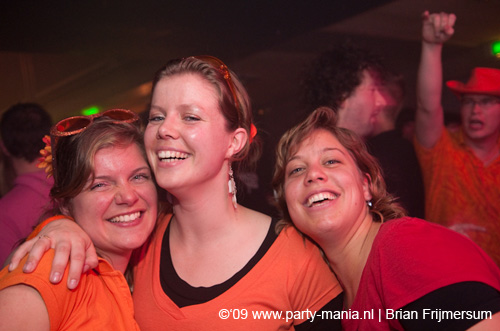 090429_041_90s_now_paard_partymania