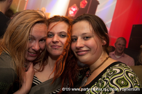 090429_043_90s_now_paard_partymania