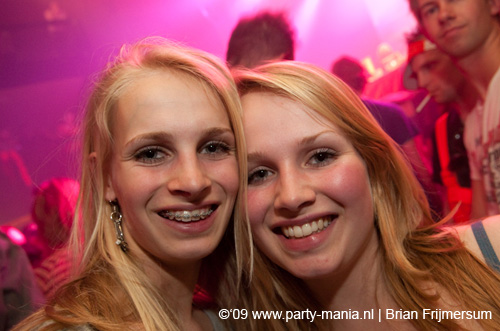 090429_047_90s_now_paard_partymania