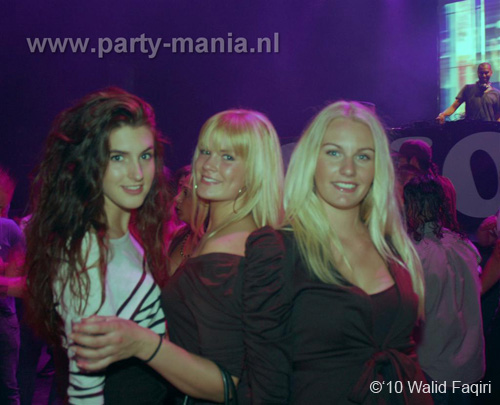 100522_054_los_partymania