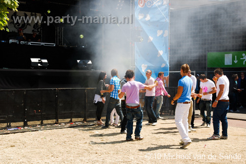 100612_012_franchise_outdoor_partymania