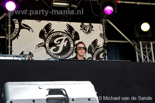 100612_026_franchise_outdoor_partymania