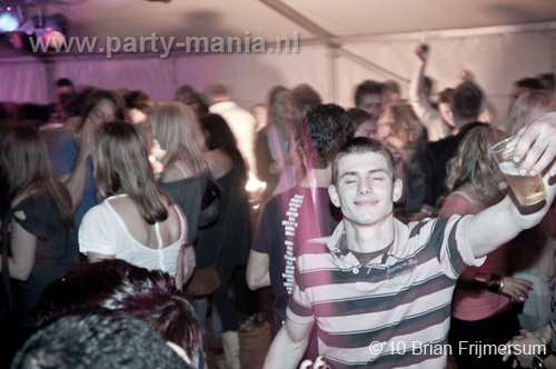 100619_089_voulez_vous_on_the_beach_partymania
