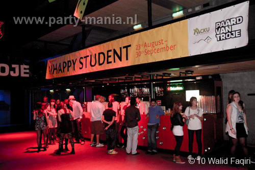 100930_038_happy_student_partymania
