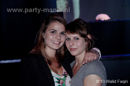 100930_053_happy_student_partymania