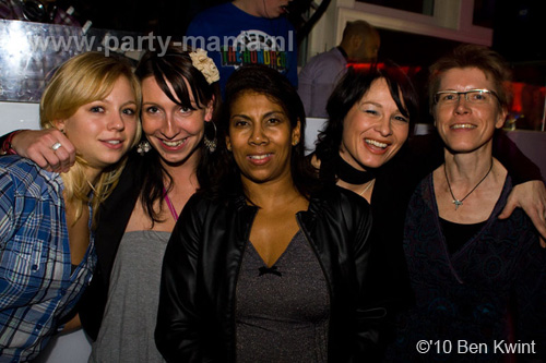 110108_014_it's_all_about_friends_partymania
