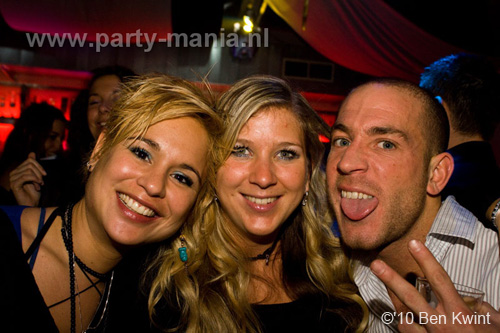 110108_024_it's_all_about_friends_partymania