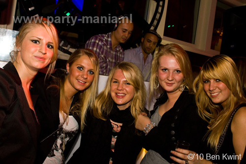 110108_034_it's_all_about_friends_partymania