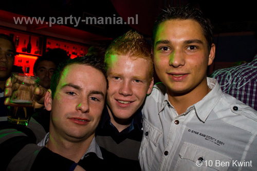 110108_037_it's_all_about_friends_partymania