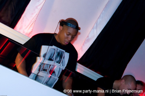 081031_001-swingbeatz_partymania