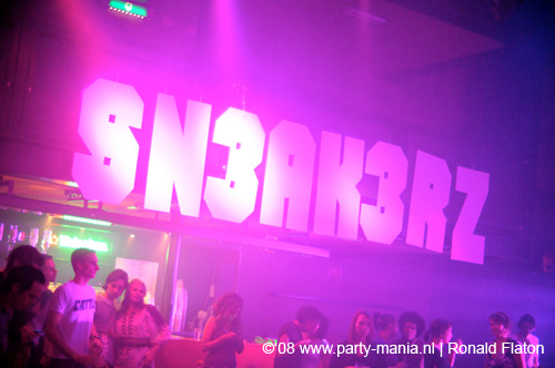 081102_002_sneakerz_partymania