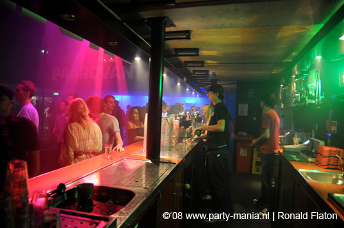 081102_006_sneakerz_partymania