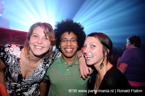 081102_051_sneakerz_partymania