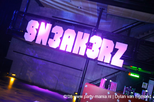 081102_001_sneakerz_partymania