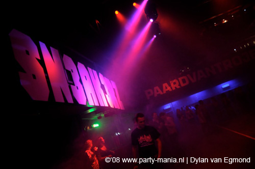 081102_008_sneakerz_partymania