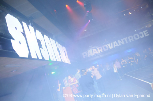 081102_009_sneakerz_partymania