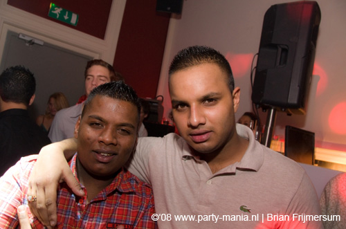 081108_006_le_paris_partymania