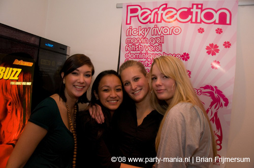 081108_024_le_paris_partymania