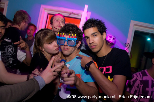 081121_065_house_criminals_partymania