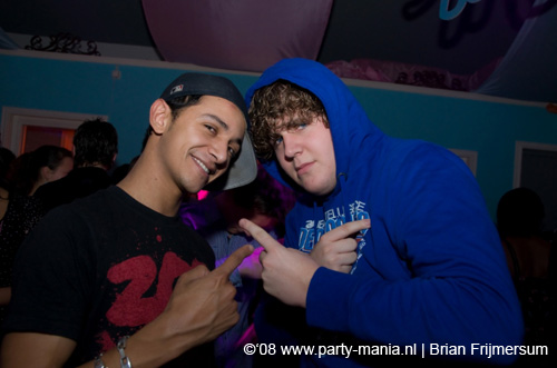 081121_071_house_criminals_partymania